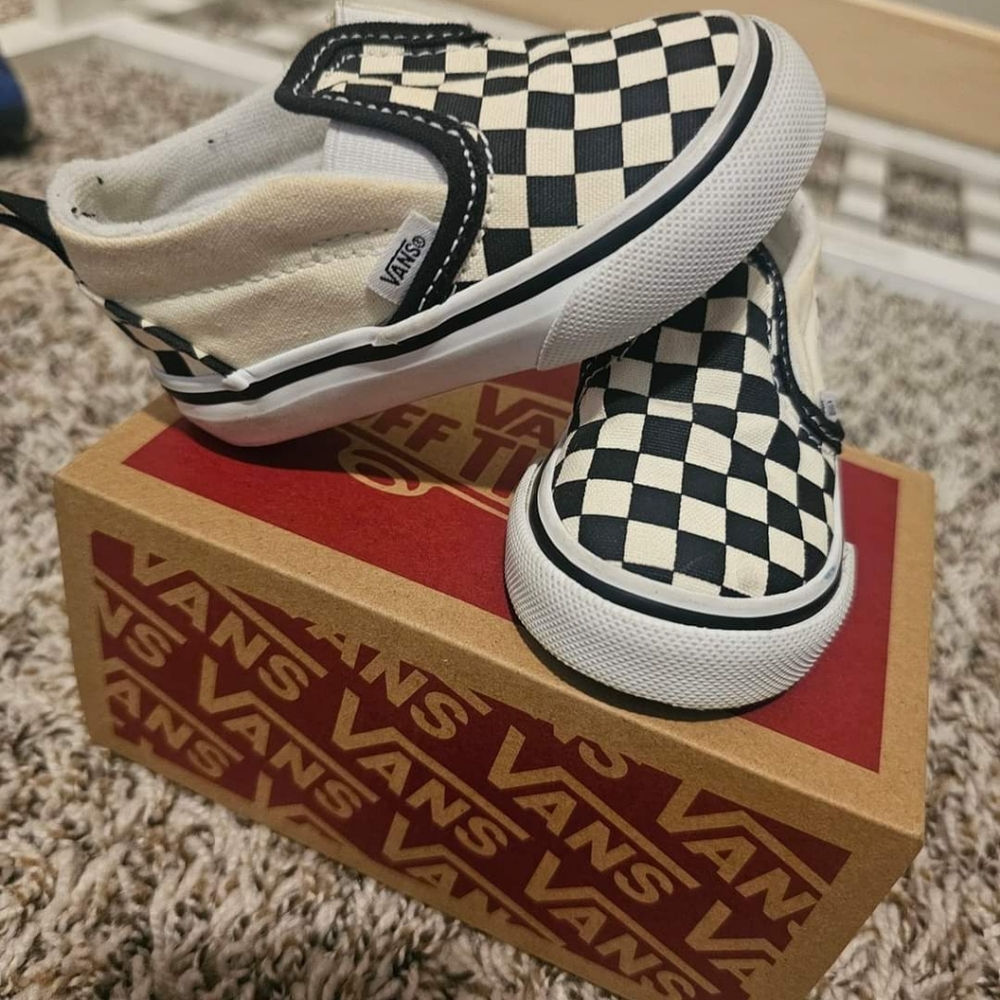 Vans size 4
